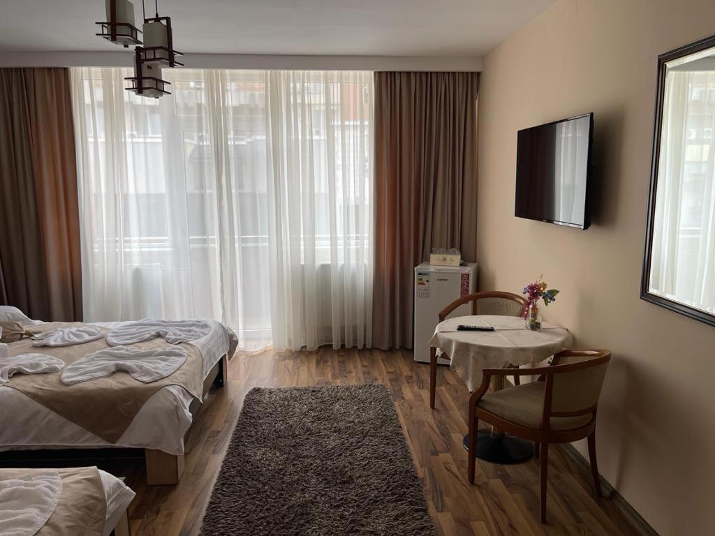 Hotel Casa Alex Târgu Jiu Zewnętrze zdjęcie