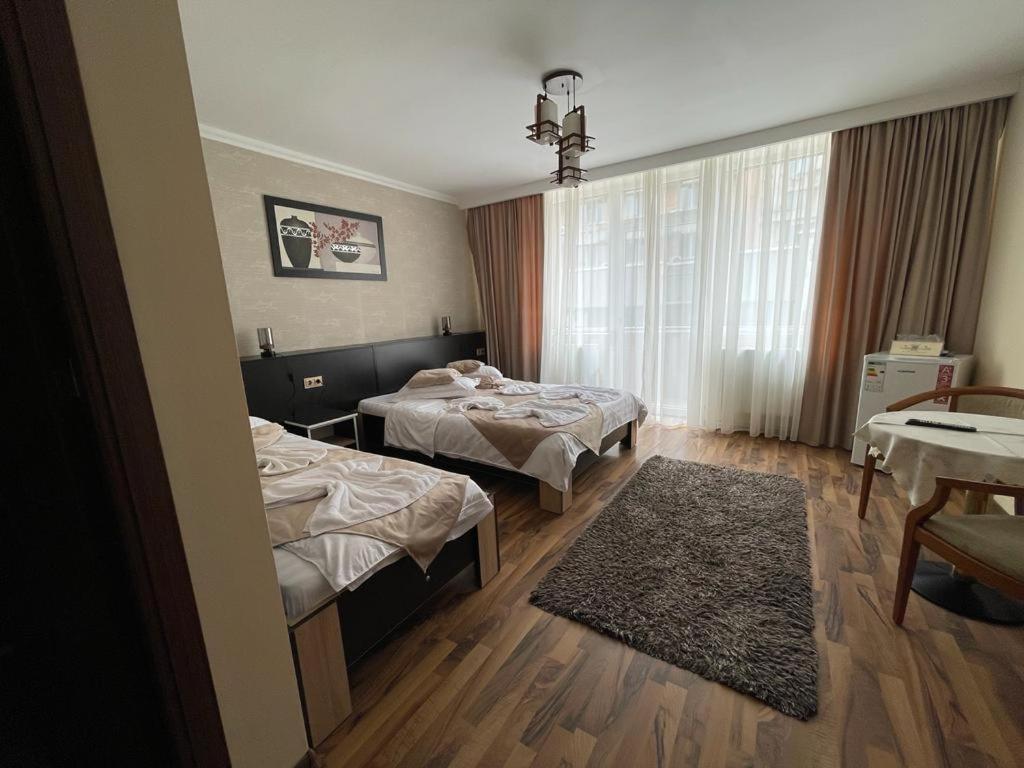 Hotel Casa Alex Târgu Jiu Zewnętrze zdjęcie