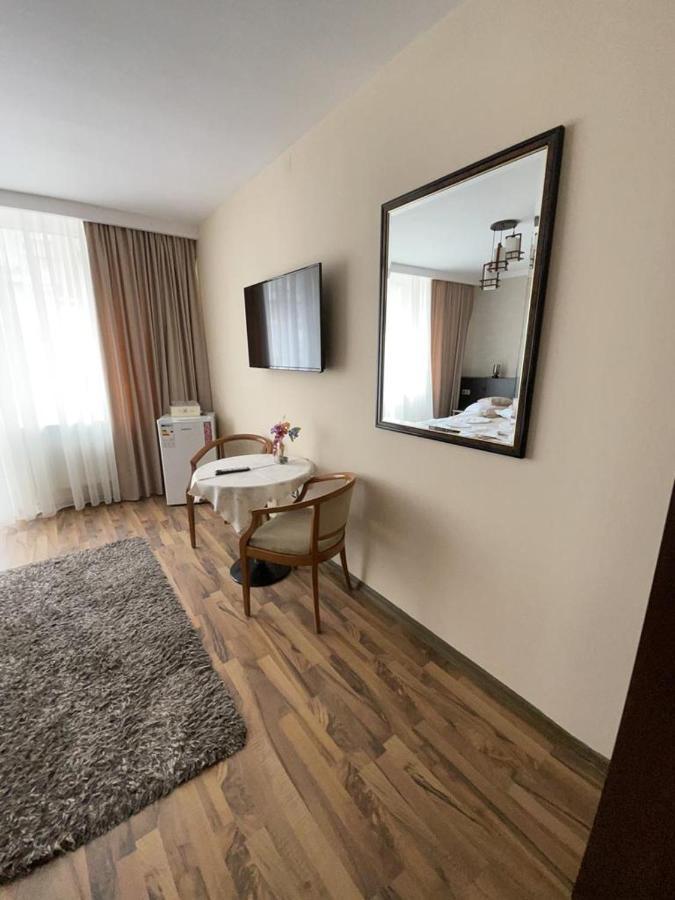 Hotel Casa Alex Târgu Jiu Zewnętrze zdjęcie