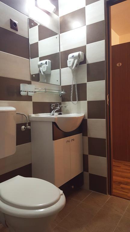 Hotel Casa Alex Târgu Jiu Zewnętrze zdjęcie