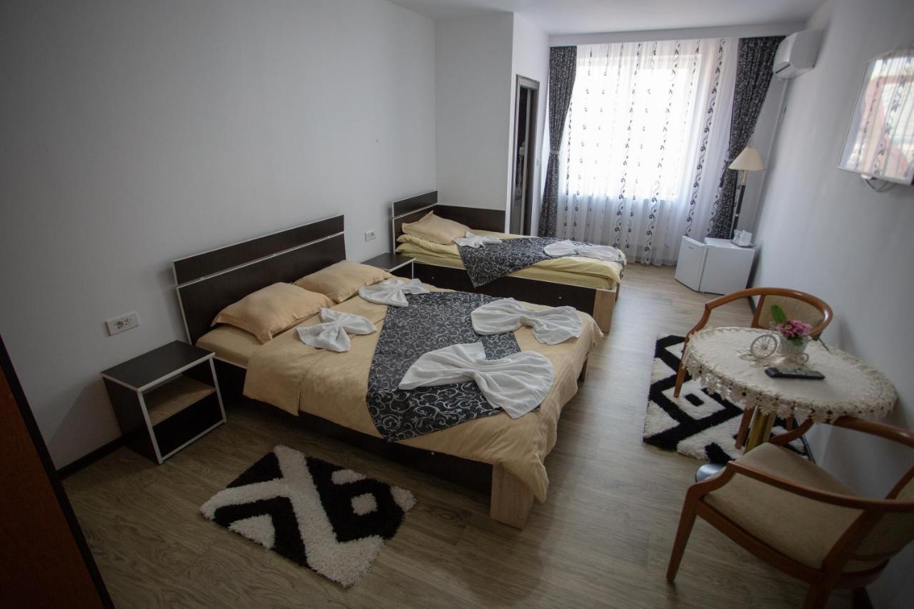 Hotel Casa Alex Târgu Jiu Zewnętrze zdjęcie