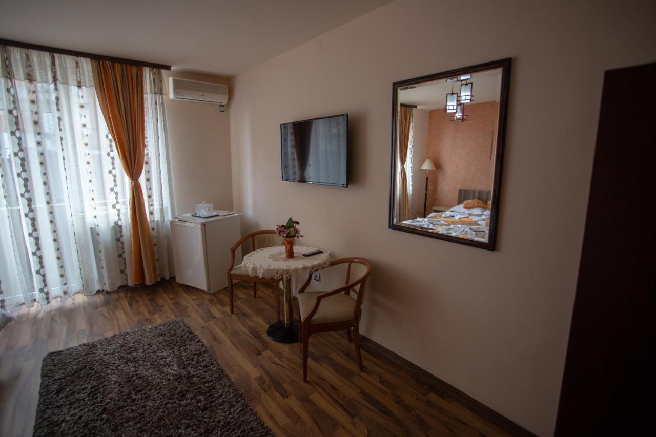 Hotel Casa Alex Târgu Jiu Zewnętrze zdjęcie
