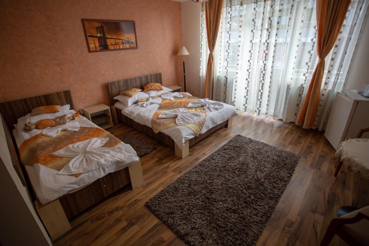 Hotel Casa Alex Târgu Jiu Zewnętrze zdjęcie
