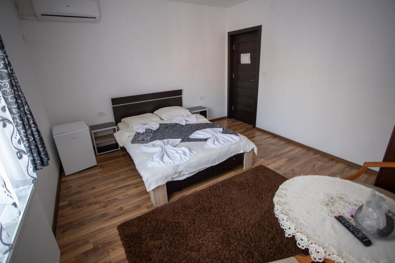 Hotel Casa Alex Târgu Jiu Zewnętrze zdjęcie
