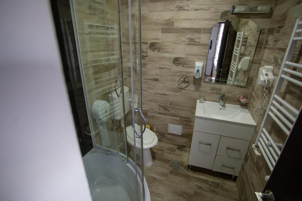 Hotel Casa Alex Târgu Jiu Zewnętrze zdjęcie