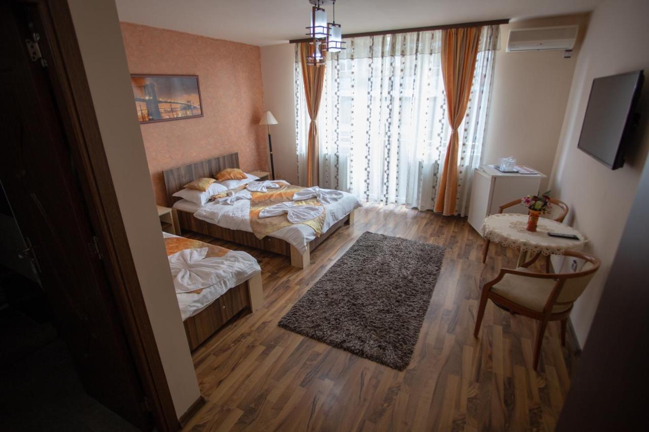 Hotel Casa Alex Târgu Jiu Zewnętrze zdjęcie