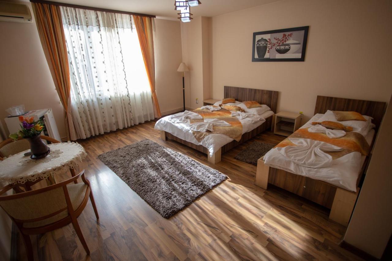 Hotel Casa Alex Târgu Jiu Zewnętrze zdjęcie