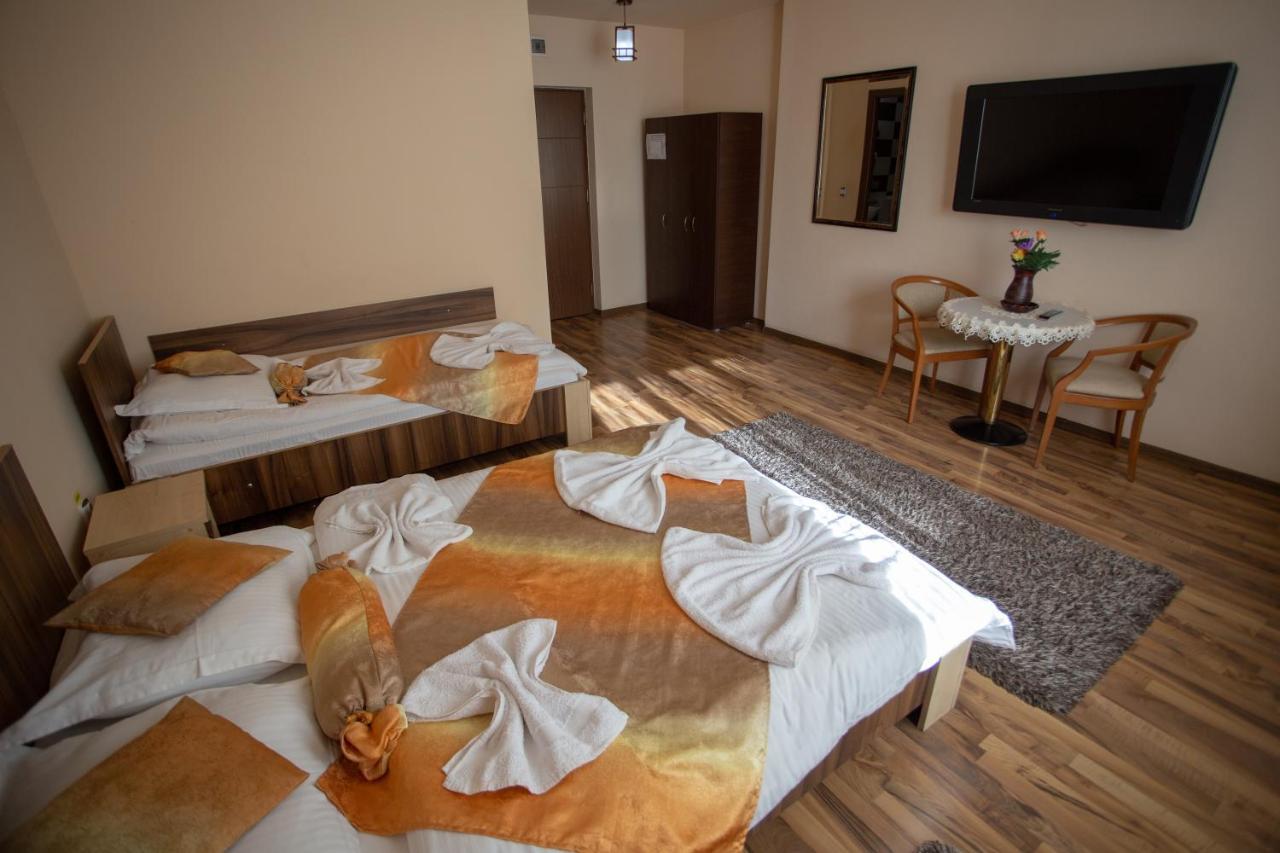 Hotel Casa Alex Târgu Jiu Zewnętrze zdjęcie