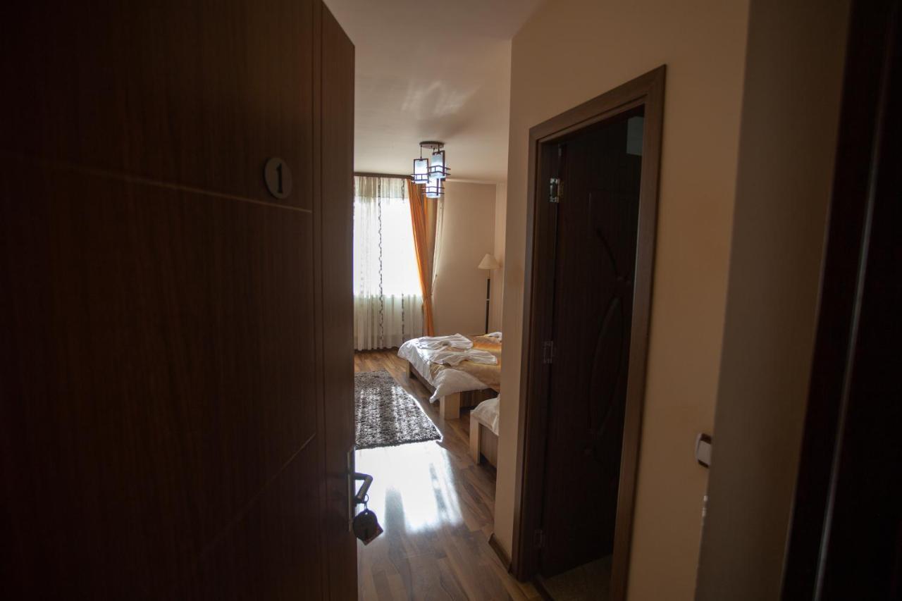 Hotel Casa Alex Târgu Jiu Zewnętrze zdjęcie