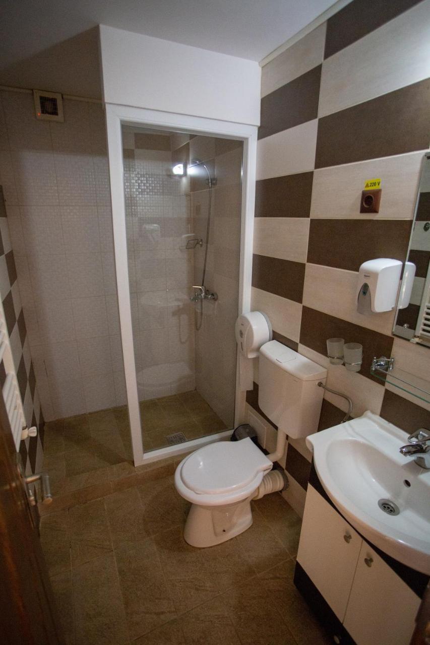 Hotel Casa Alex Târgu Jiu Zewnętrze zdjęcie