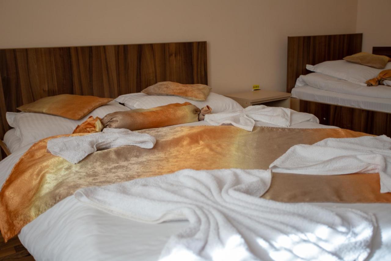 Hotel Casa Alex Târgu Jiu Zewnętrze zdjęcie