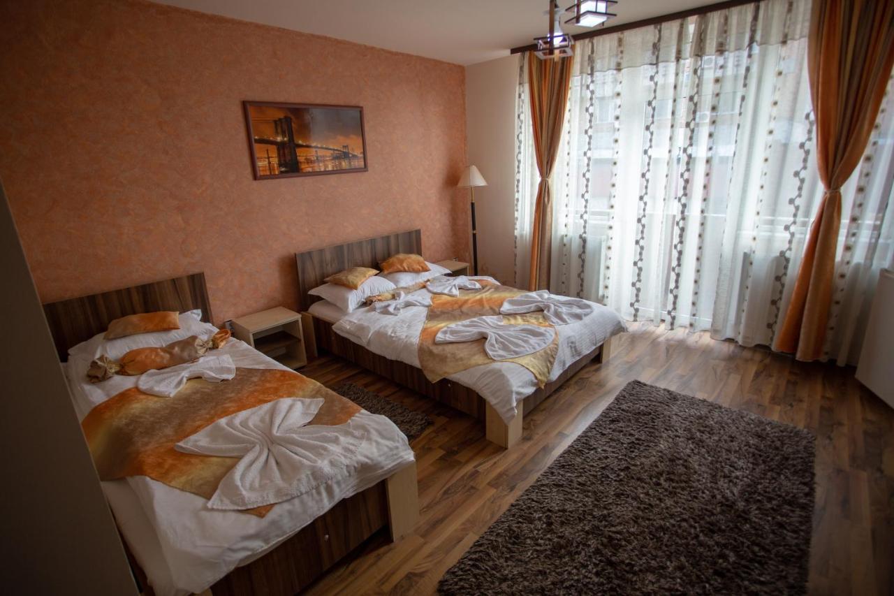 Hotel Casa Alex Târgu Jiu Zewnętrze zdjęcie