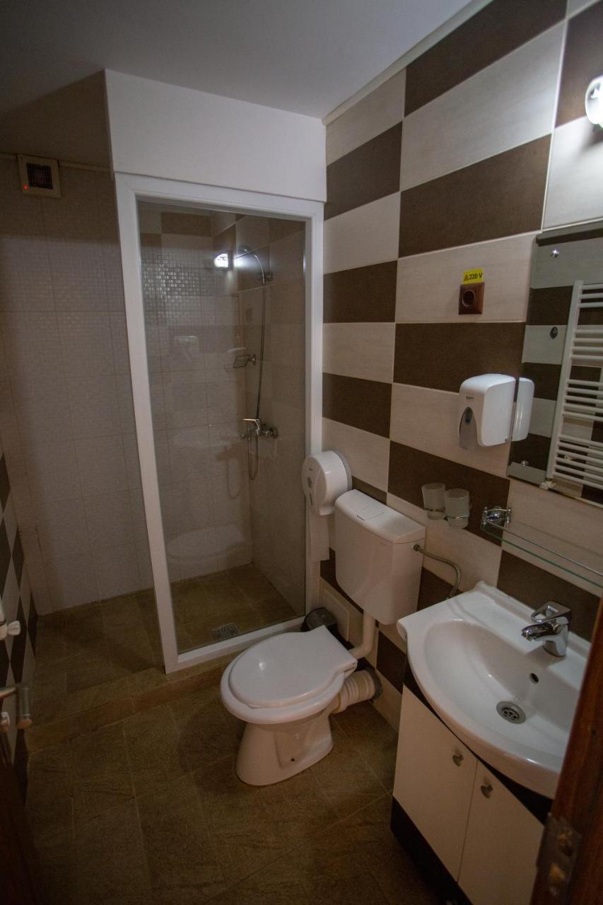 Hotel Casa Alex Târgu Jiu Zewnętrze zdjęcie